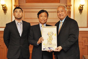 Ricardo Blas 总干事,Mike Kohn助理总干事