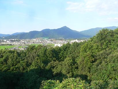 志免町桜丘より眺める若杉山