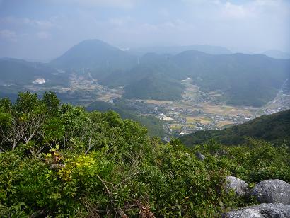 香春岳三ノ岳より平尾台、竜ヶ鼻を望む