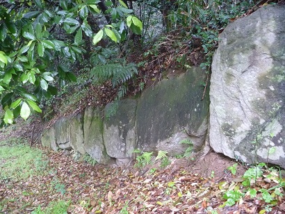 高良山中にめぐらされた神籠石