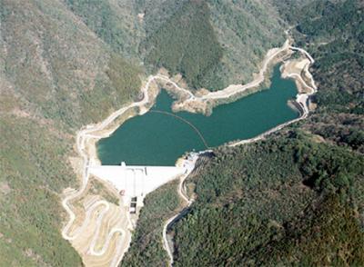 福智山ダムの全景