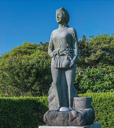 「筑前鐘崎海女の像」の写真
