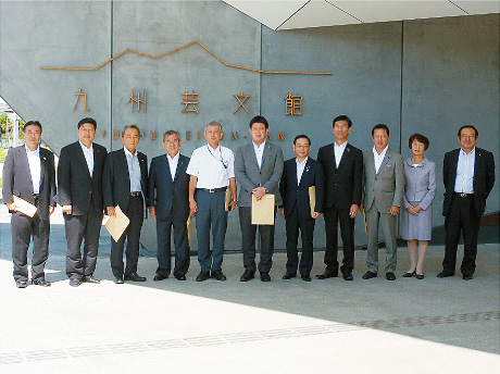 「九州芸文館」（筑後市）視察の様子