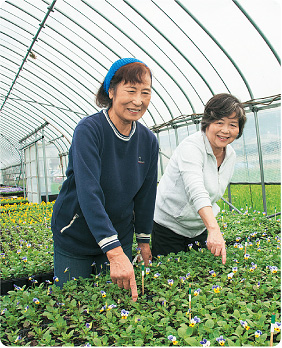 会長の山崎澄子さん（写真右）と副会長の川上瑠璃江（かわかみ るりえ）さんの写真