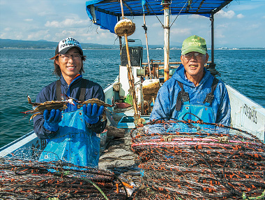 楳澤篤さん（写真右）と息子の祐希さん