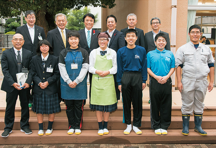 北九州中央高等学園の皆さんと集合写真