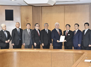 九州各県議会議長会議およびＪＲ九州への要望風景