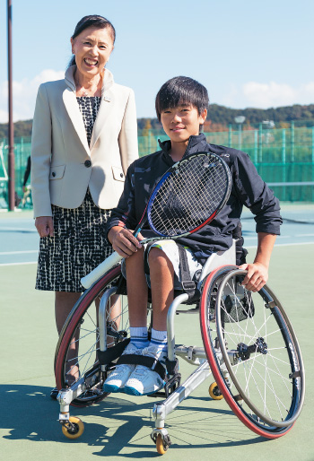 前田恵理（まえだ えり）会長（左）と高野選手（右）