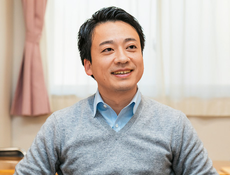 代表の菅原知之さんの写真