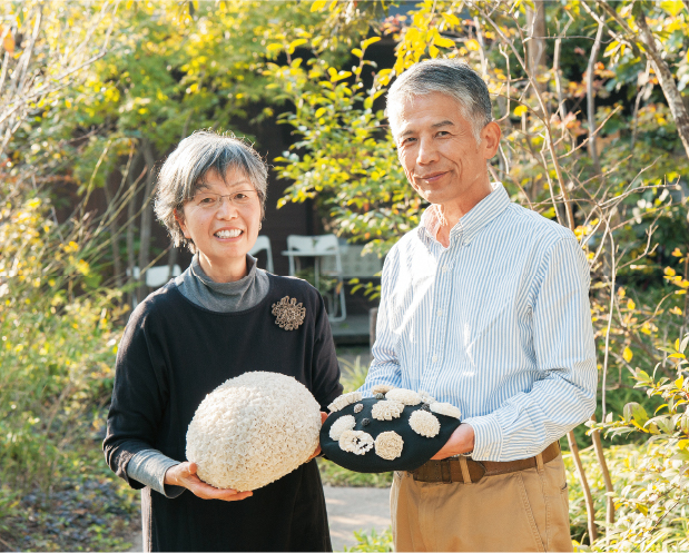 矢賀部鉄也（やかべ てつや）さん・恭子（きょうこ）さん夫妻の写真