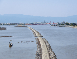 導流堤（どうりゅうてい）の写真