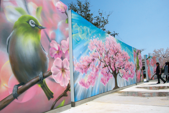 桜の壁画の写真2