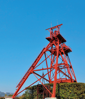 旧三井田川鉱業所伊田竪坑櫓の写真