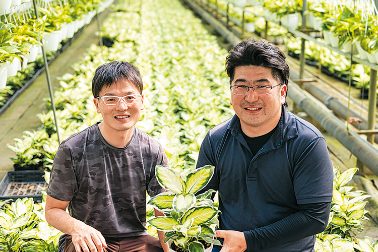 有限会社はざま園芸 波左間拓也（はざまたくや）さん（右）と健（たけし）さん（左）の写真