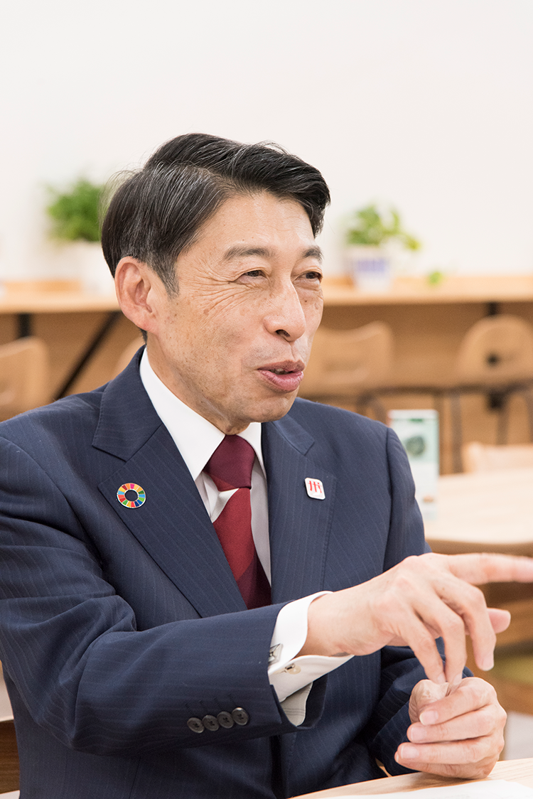 服部誠太郎福岡県知事の写真 服部誠太郎福岡県知事の写真