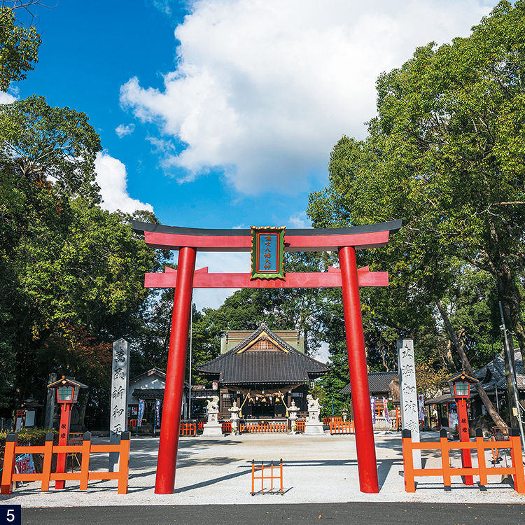 嘯吹八幡神社、赤い鳥居の写真 嘯吹八幡神社、赤い鳥居の写真