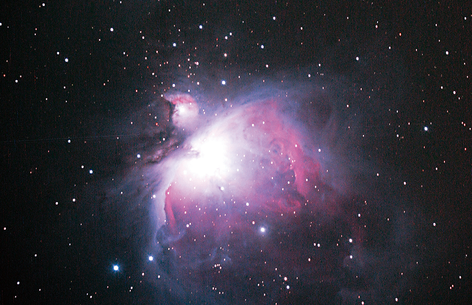 反射望遠鏡から見たオリオン座大星雲の写真