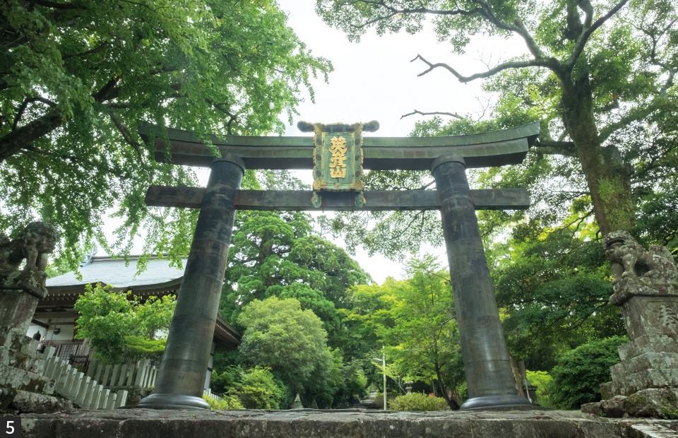 銅鳥居の写真 銅鳥居の写真