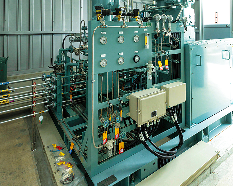 水素圧縮機の写真