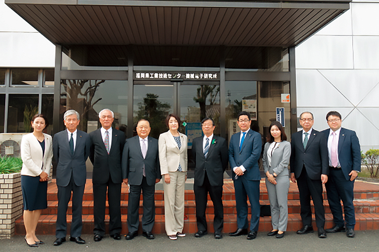 県民生活商工委員会の集合写真