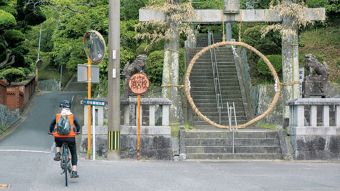 神社のある風景写真