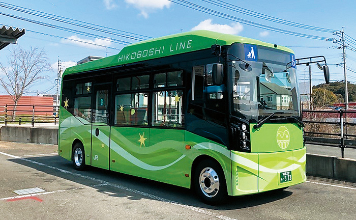 緑色のバス車両の写真