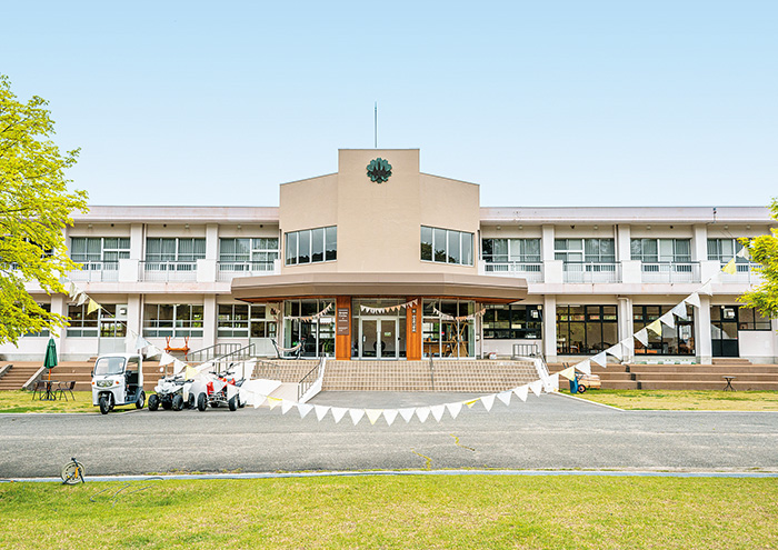 >旧小石原小学校の外観写真