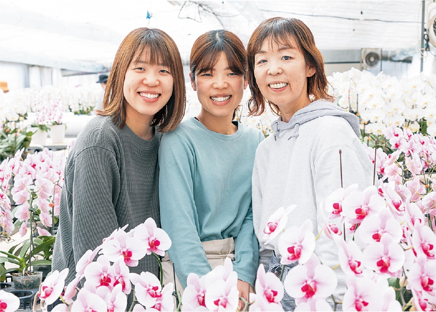 (左から)三女・菫さん、長女・由樹さん、礼子さんの写真