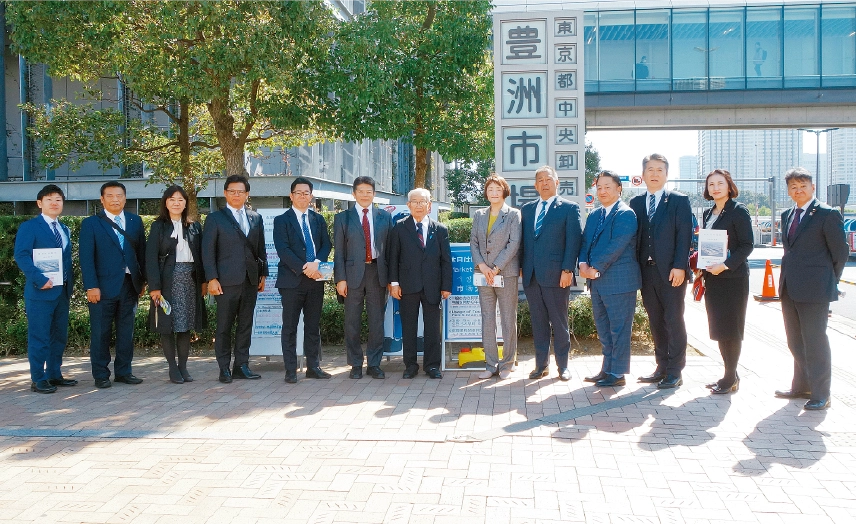 国際化・多文化共生社会調査特別委員会の集合写真