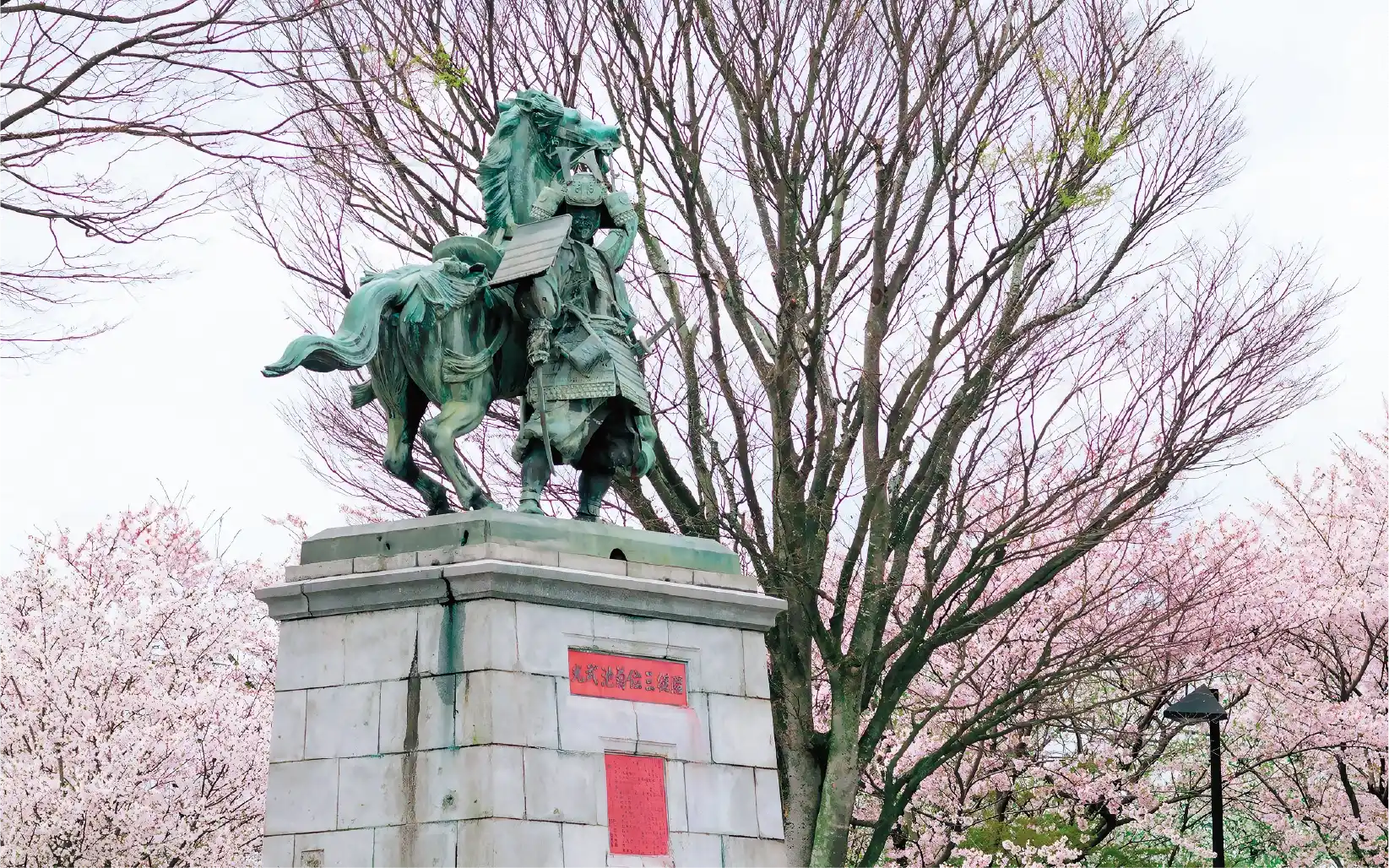 菊池武光銅像の写真