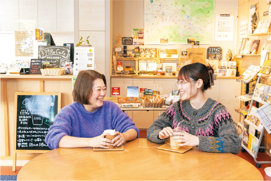 カフェを巡りの様子