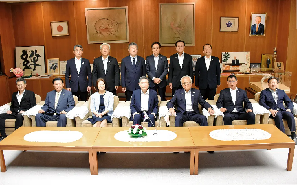 駐日韓国大使および駐福岡韓国総領事による議会表敬の写真