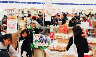 福岡三越で開催されたまごころ製品販売会の様子