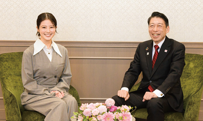 福岡県知事 服部誠太郎　×　俳優 今田美桜さん 写真