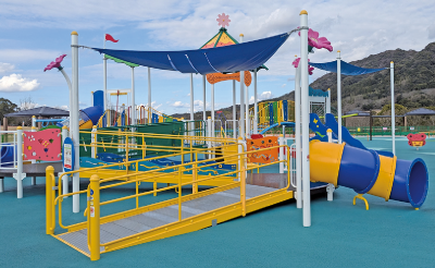 県営公園初 インクルーシブ遊具新設 写真