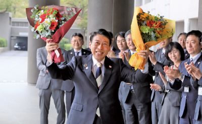服部知事 写真