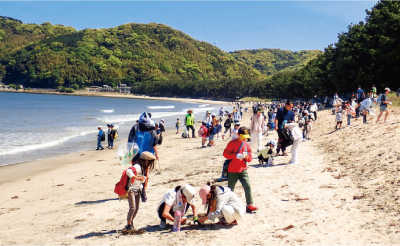 日韓海峡海岸漂着ごみ一斉清掃 写真