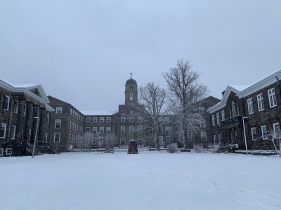 冬のキャンパスの風景