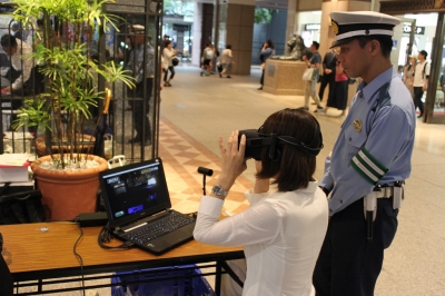 飲酒運転撲滅教養VRゴーグル体験の様子