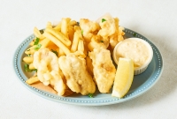 福岡県産天然真鯛のフィッシュ＆チップス　タルタルソース