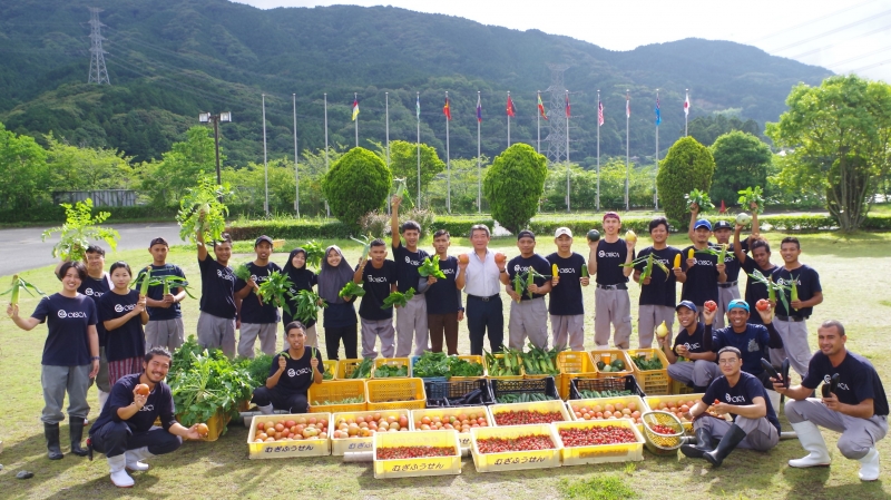 オイスカ西日本研修センター研修生が収穫した野菜