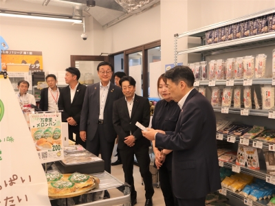 企業から説明を受ける様子①