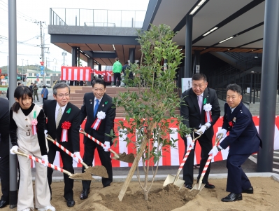 記念植樹の様子