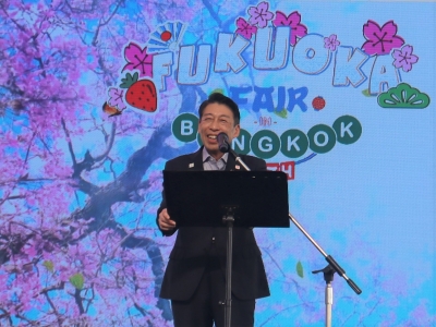 挨拶をする服部知事