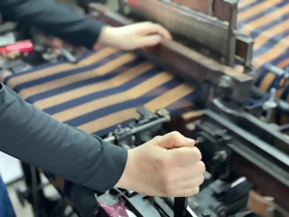 丸亀絣織物の製造風景の写真