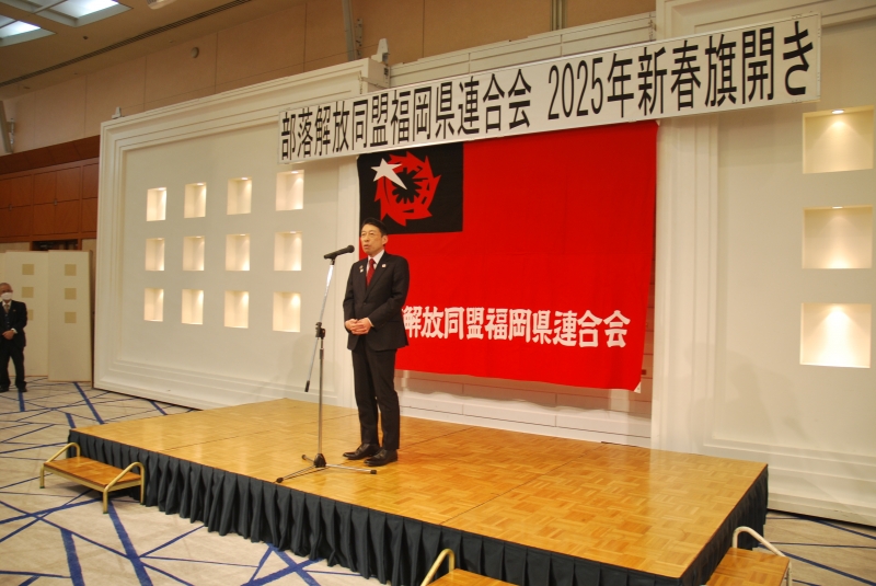 あいさつする知事