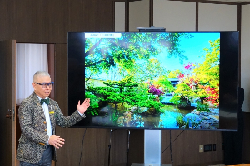 あいさつする石原氏