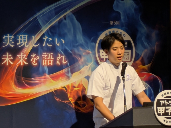 ピッチ中の江越雄大さんの様子