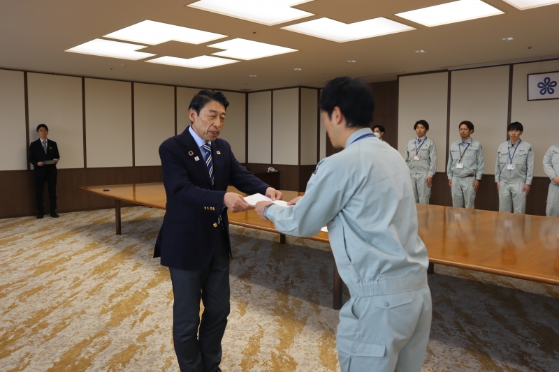 辞令交付写真