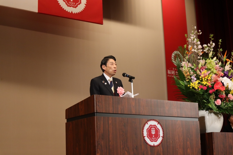 挨拶をする知事